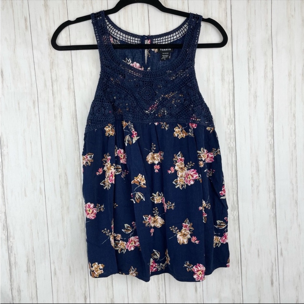 Torrid blue floral crochet tank 0X Large